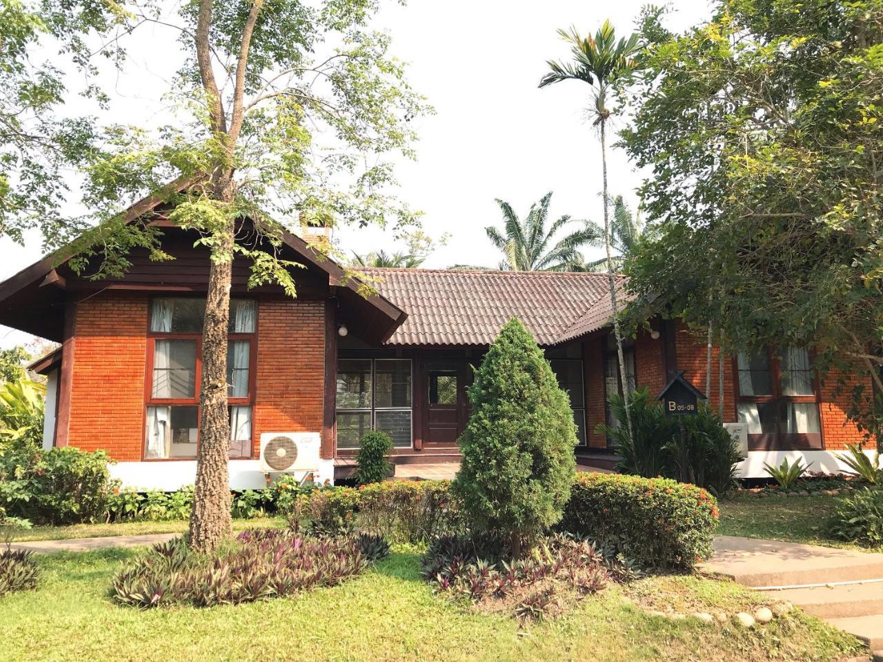 Resort Roong Aroon Hot Spring *