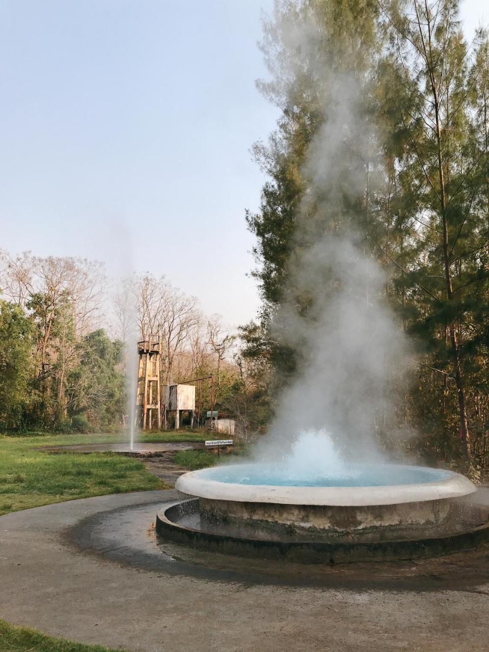 Roong Aroon Hot Spring