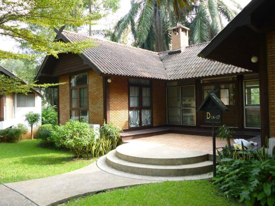 Resort Roong Aroon Hot Spring *
